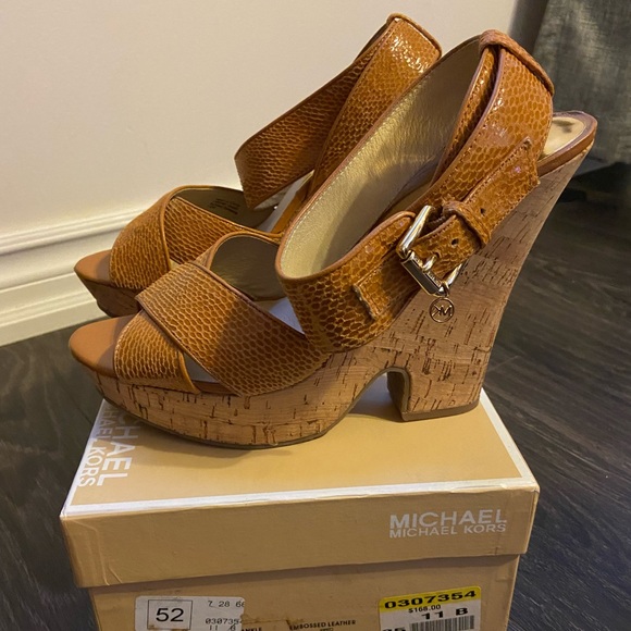 Micheal Kors heels - Picture 1 of 6